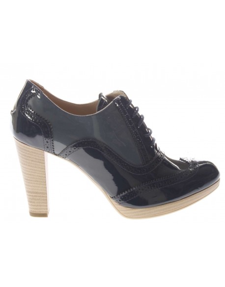 Nero Giardini  Allacciato con plateau e bucatura