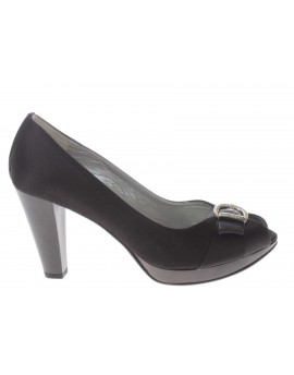 Nero Giardini   Aperto in punta in raso