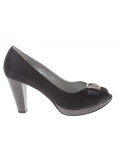 Nero Giardini   Aperto in punta in raso