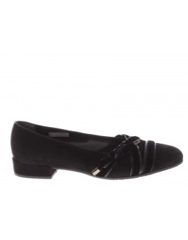 Guido Sgariglia  Ballerina in camoscio con fiocco