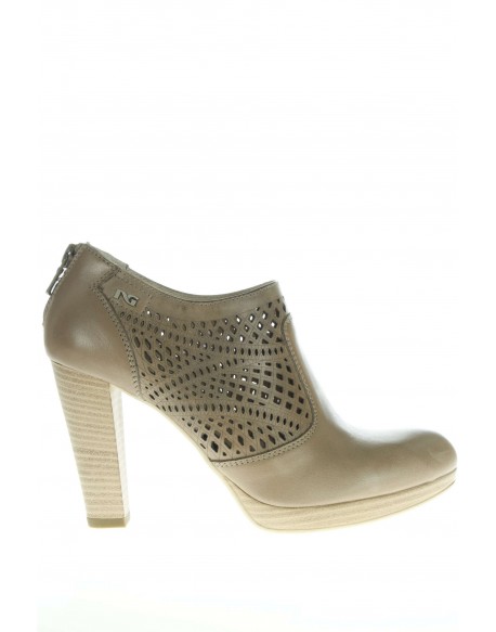 Nero Giardini  Accollato forato con plateau t.90